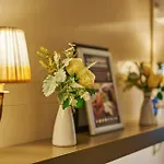 Huttons Hotel, Victoria London