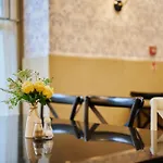 Huttons Hotel, Victoria London